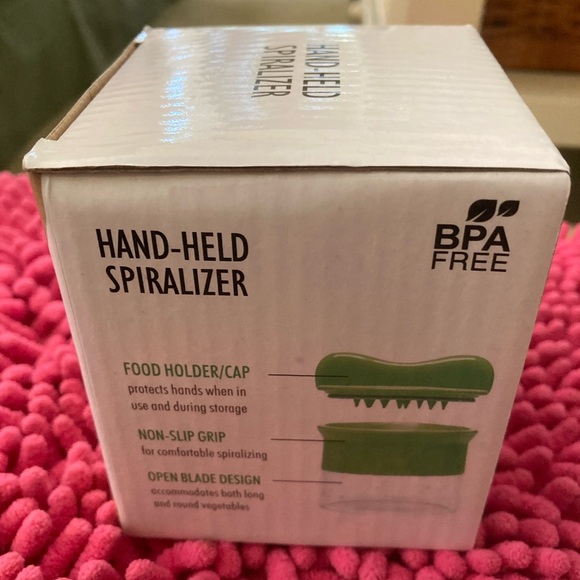 NIB HAND-HELD SPIRALIZER CREATE HEALTHIER MEALS ARE A TWIST AWAY EASY TO USE - Picture 2 of 5
